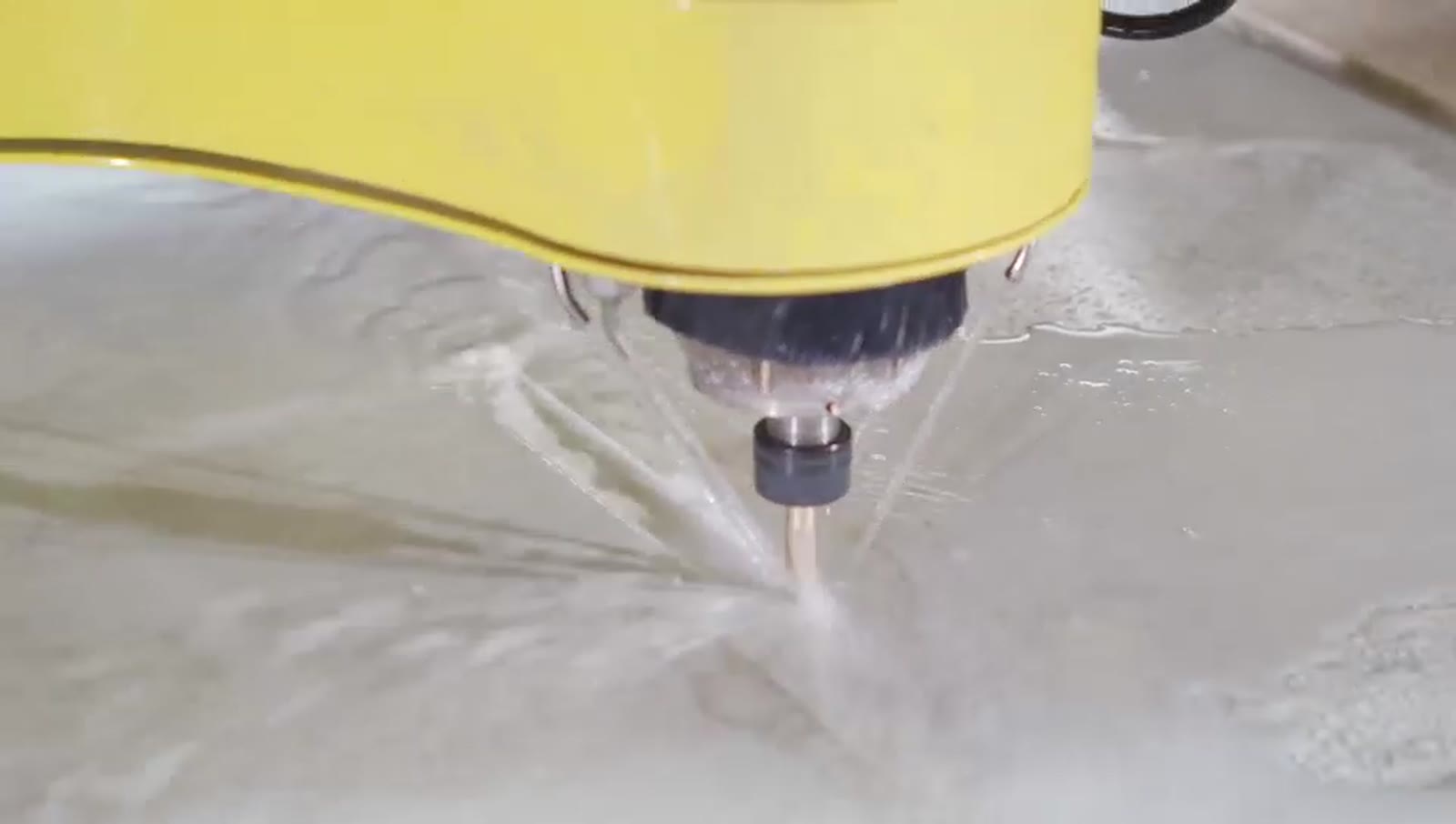 Sink opening cut in one pass inside a quartz slab