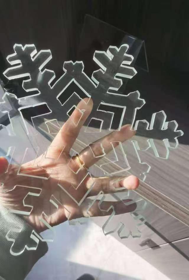 Snowflake-shaped cutout in 10 mm glass, an AC five-axis waterjet series example